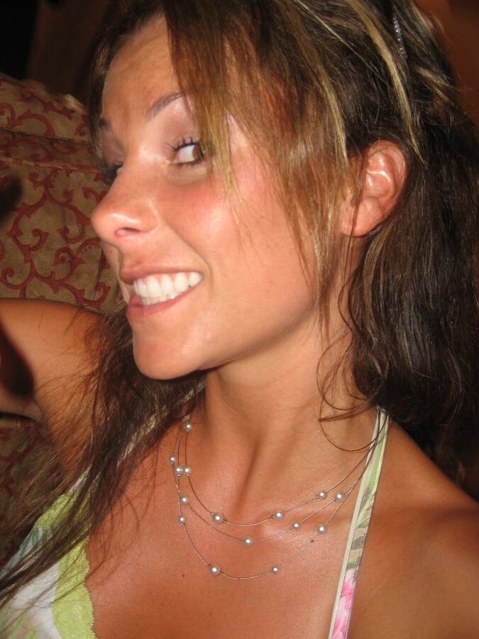 wife brune nude exposed