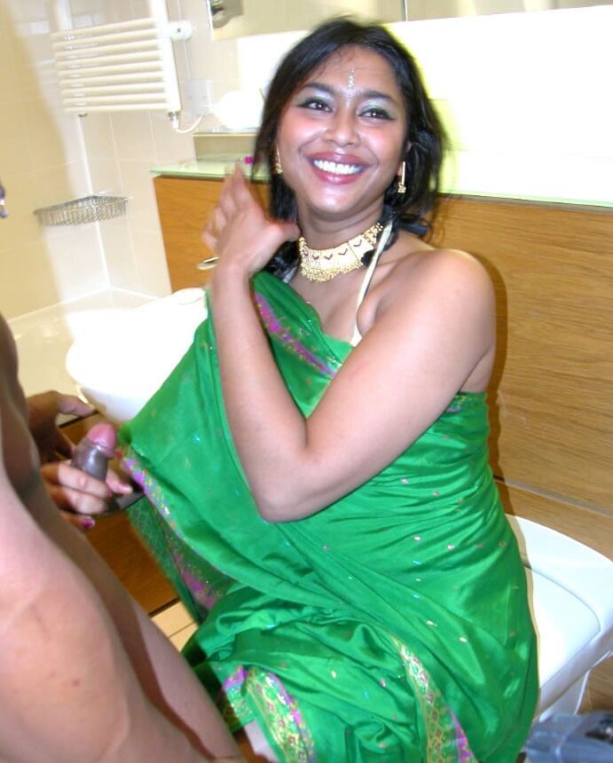 Green Saree bitch