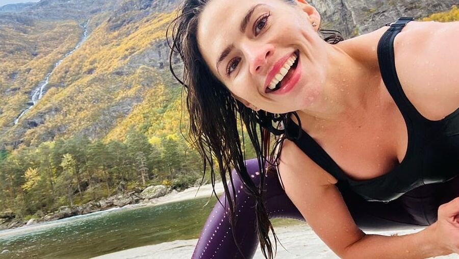 ヘイリー・アトウェル：ホット、セクシー、そしてヌード