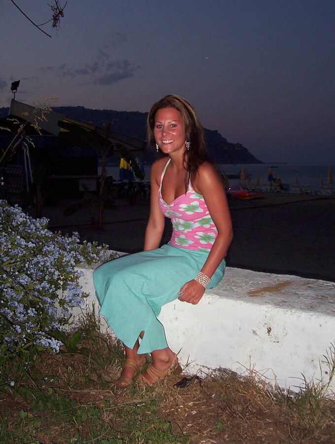 wife brune nude exposed