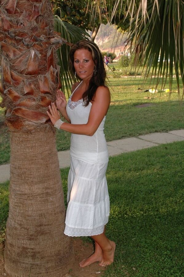 wife brune nude exposed
