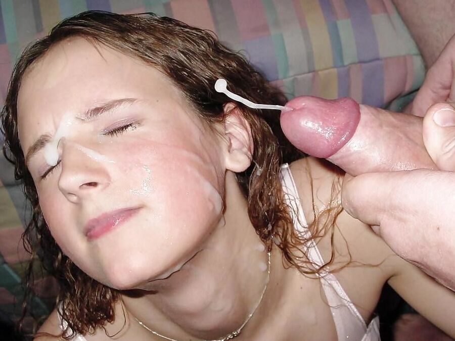 Petites jeunes avalent pour E