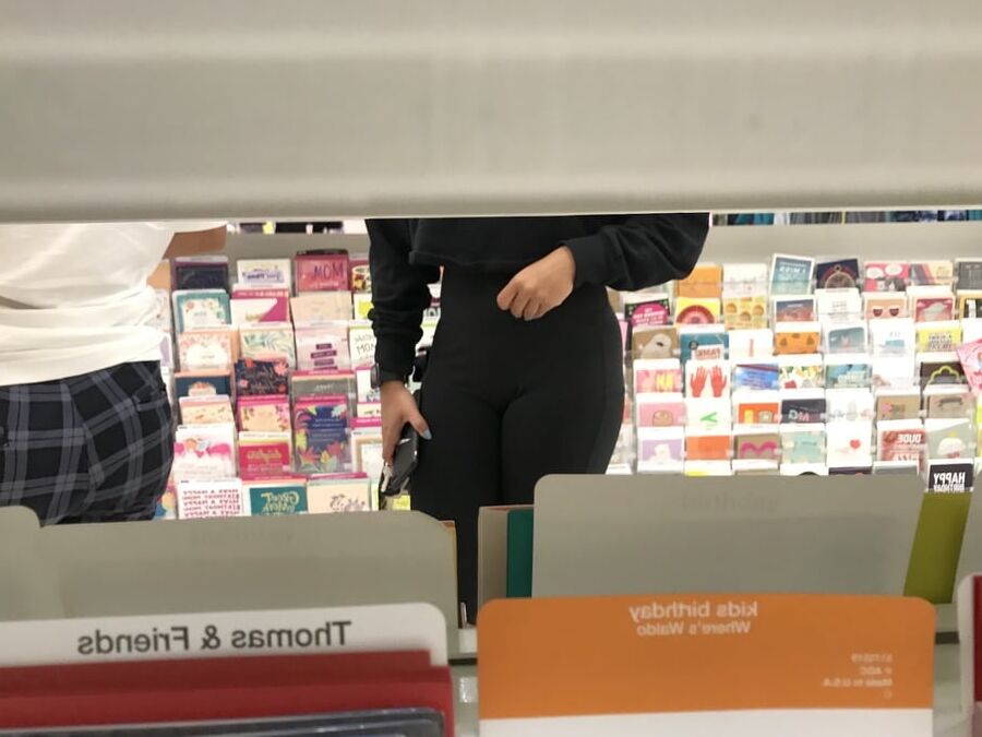 Cute latina booty in leggings