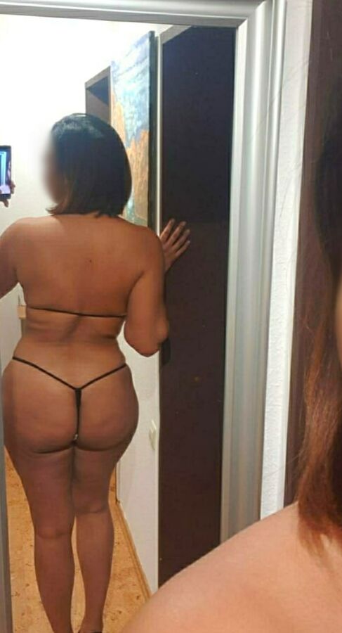 Admire this curvy body...