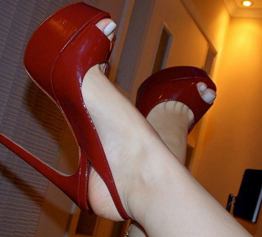 HEELS &amp; TOES