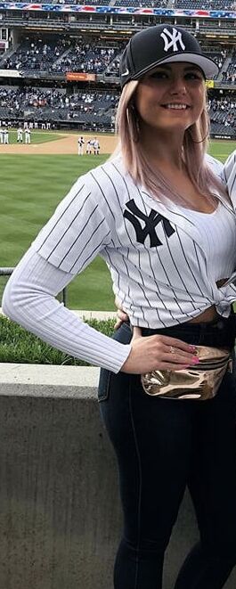 Two Illinois Friends And Blonde New York Girl With Friend