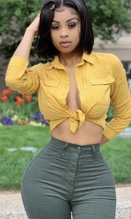 Amazing Curves (Tight Jeans)