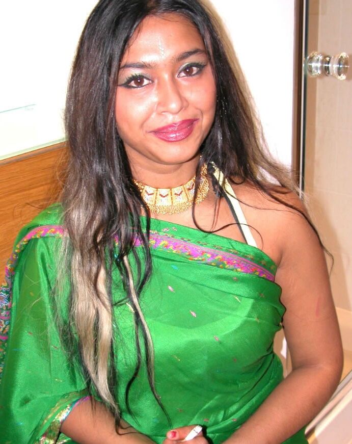 Green Saree bitch