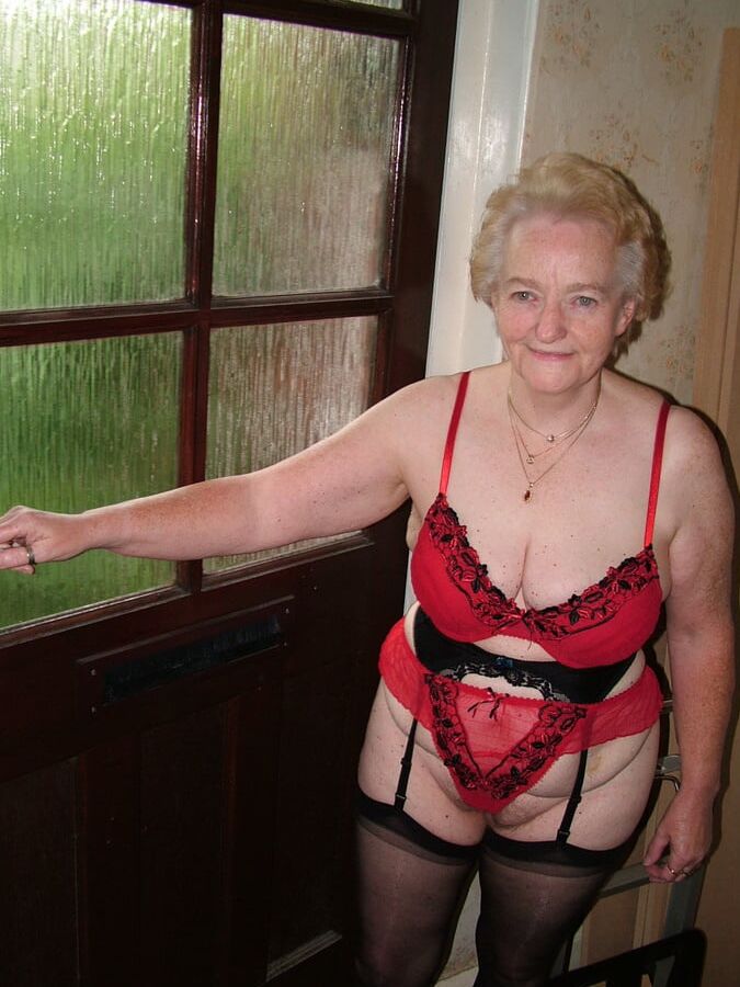 Sexy as fuck Chunky Gilf Slut