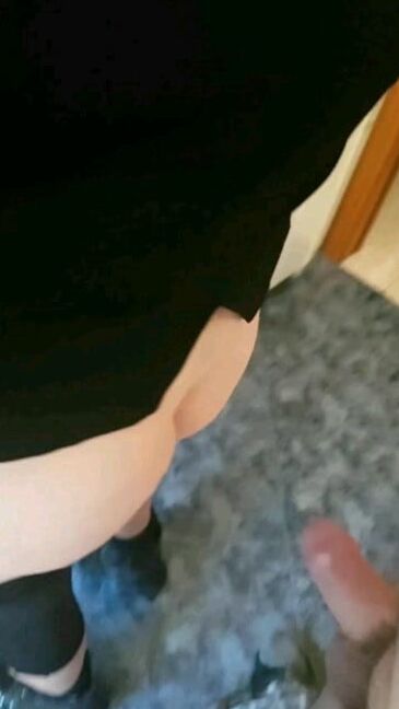 Quando appoggio il mio uccello sulle chiappe di mamma