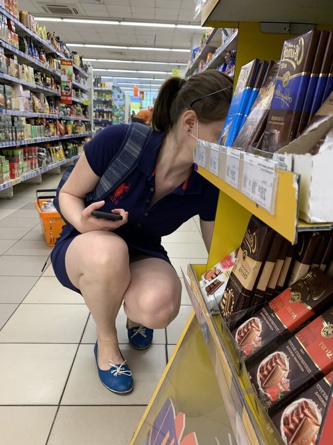 Upskirt milf lady