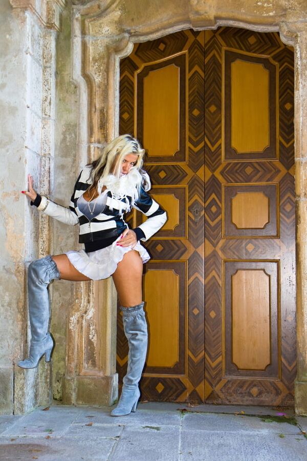 Julia whore miniskirt no panties