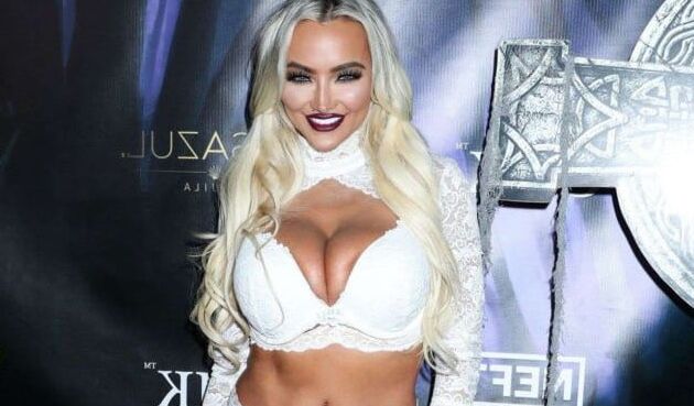 Lindsey Pelas