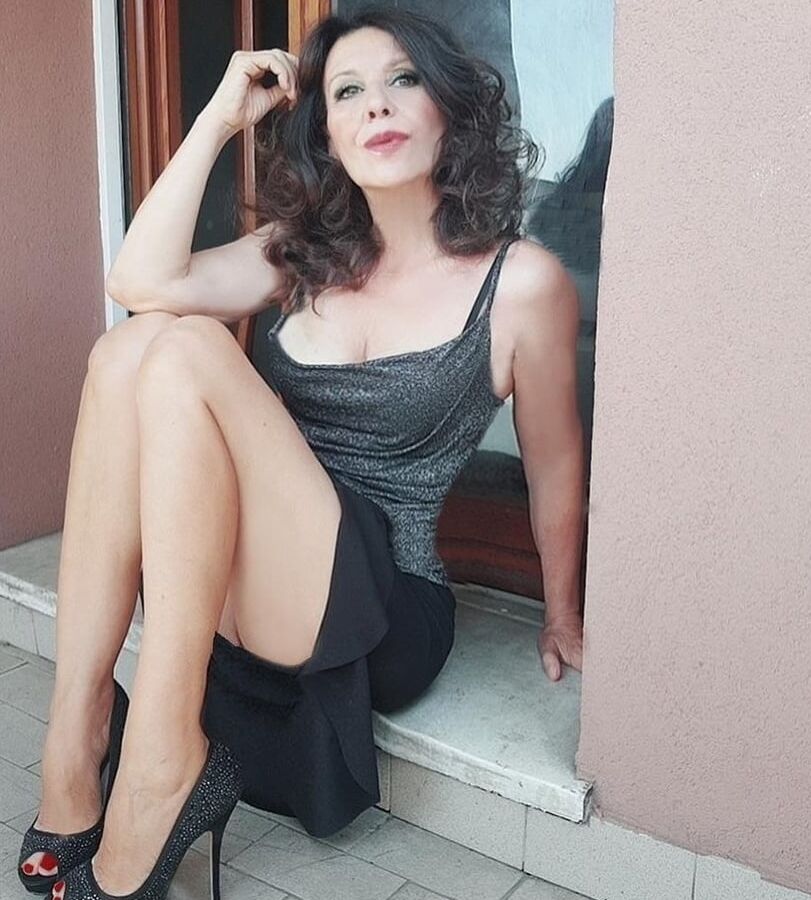 Elegant mature slut
