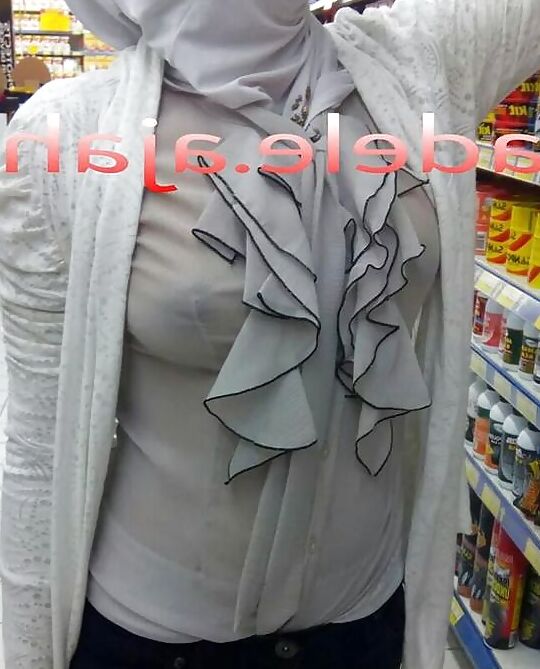 Cewek hijab jilboob