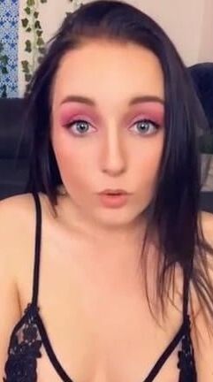 Syren form Seattle, WA is a sexy squirter