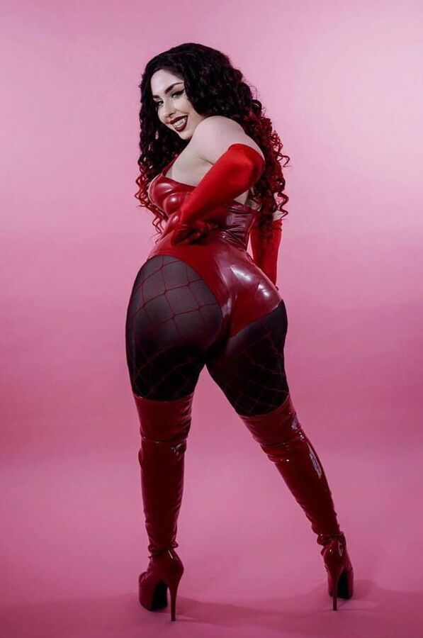 JuMi, CURRRVY COSPLAYER