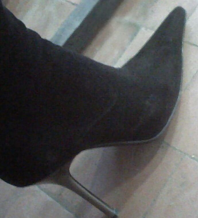 Legs, shoes, pantyhose of ex-GF
