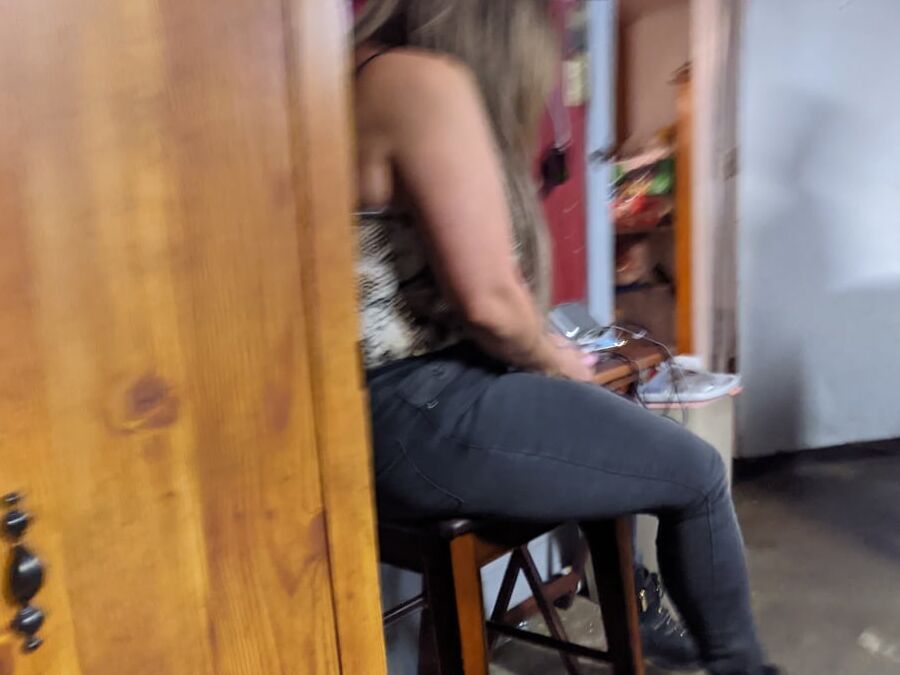 Nice ass n legs