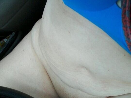 slut in car