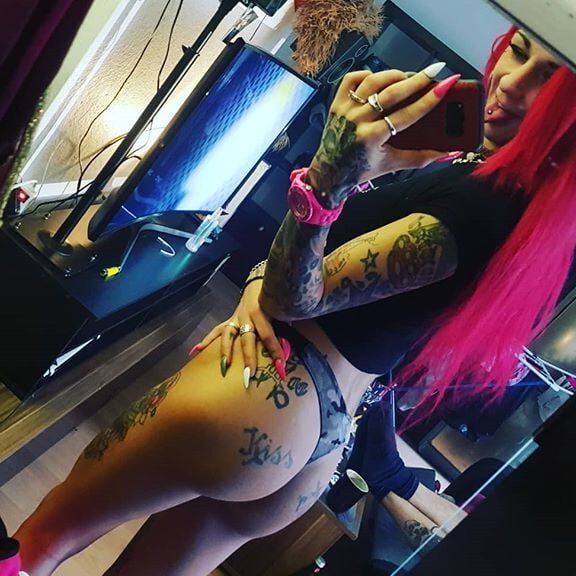On Instagram- _slinebarbie_