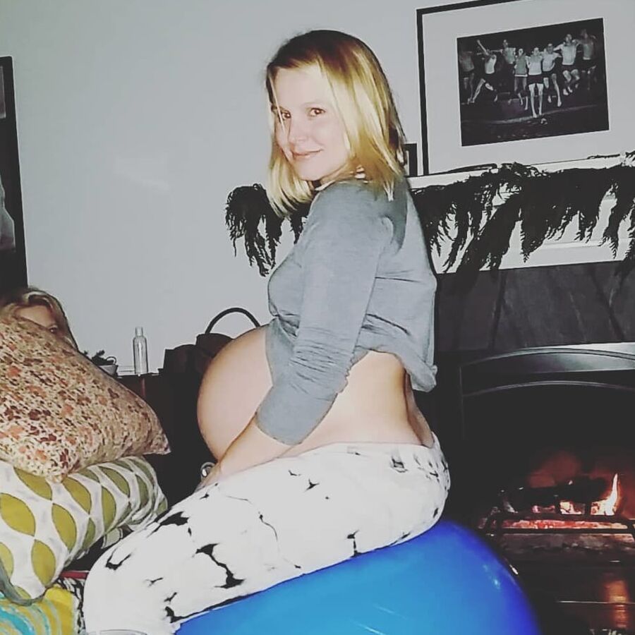 Kristen Bell pregnant