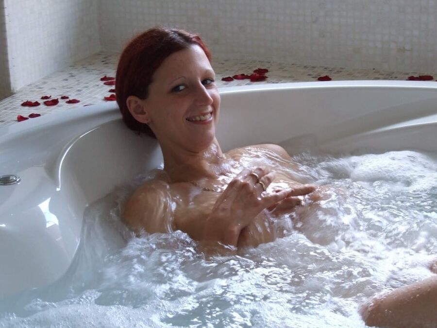 Sexy redhead babe