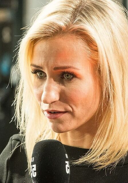 Dionne Stax - Dutch Presenter