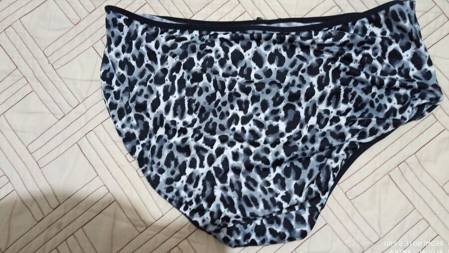 My friend&;s mom panties