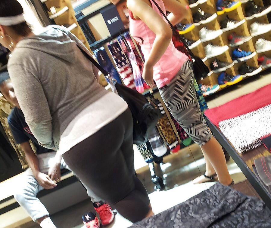 Cute latina booty in leggings