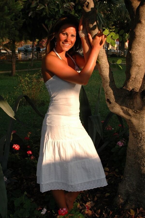 wife brune nude exposed
