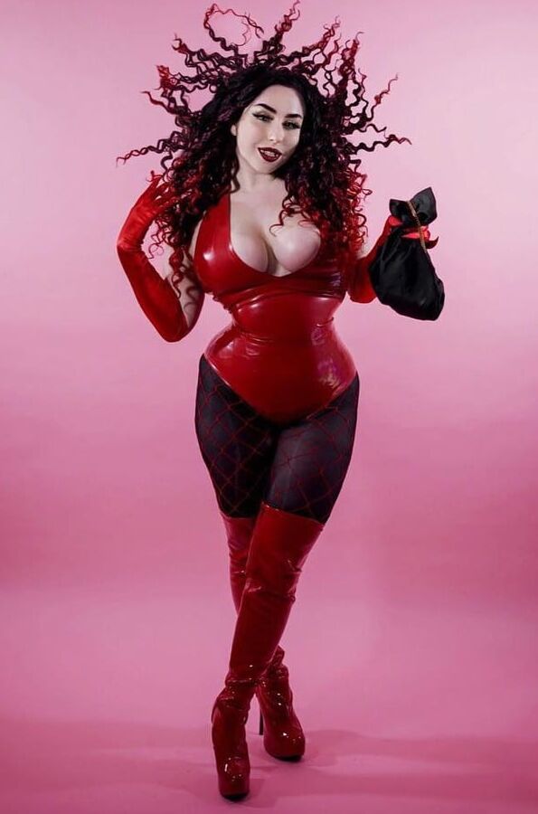 JuMi, CURRRVY COSPLAYER