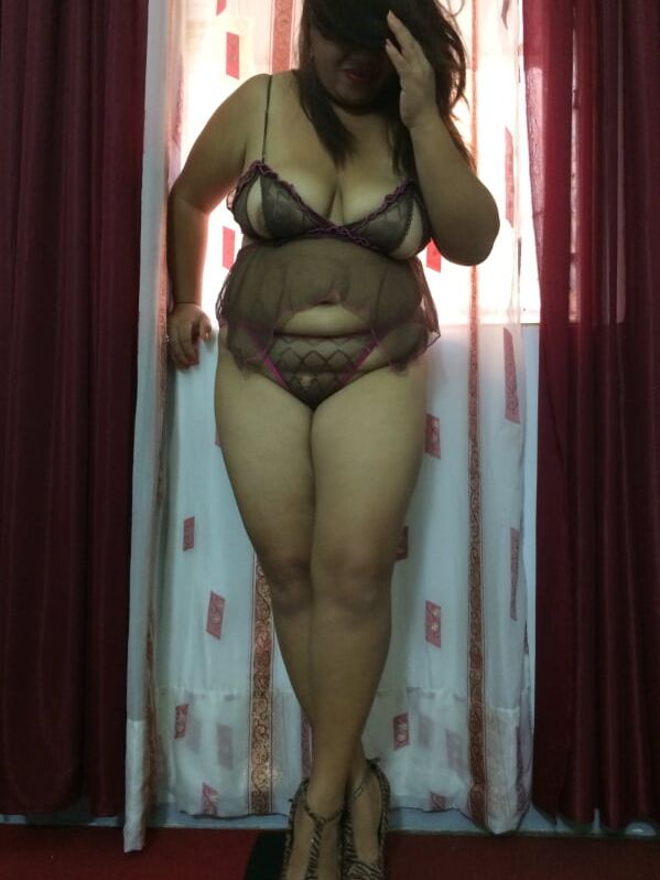 Busty sexy milf