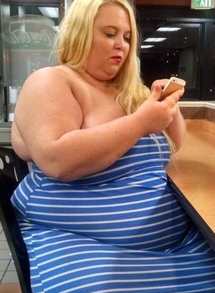 Fat Girls With Flabby Bellies