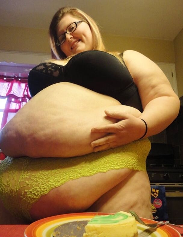 Fat Girls With Flabby Bellies