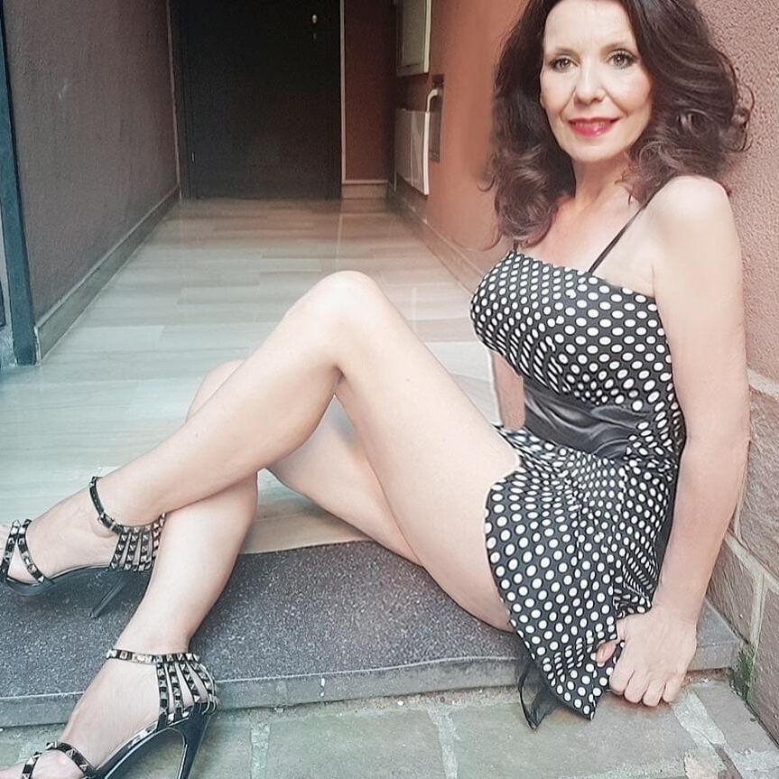 Elegant mature slut
