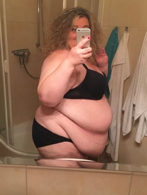 Fat Girls With Flabby Bellies