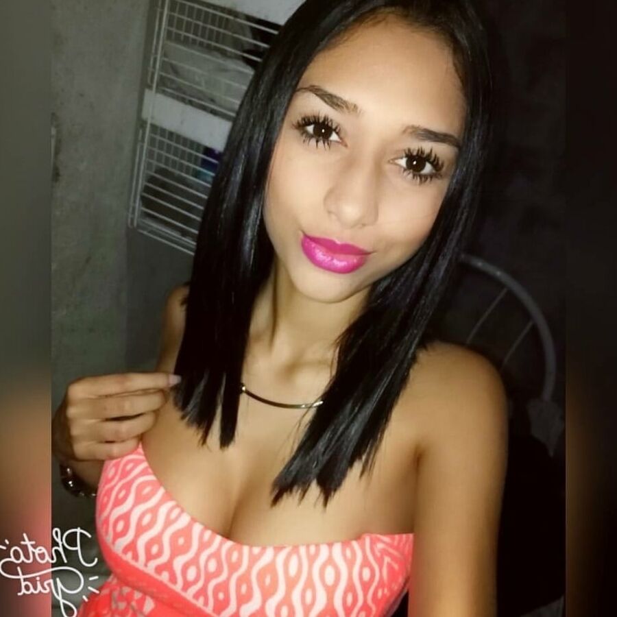 HOT LATIN GIRL NUDES BIG BOOBS