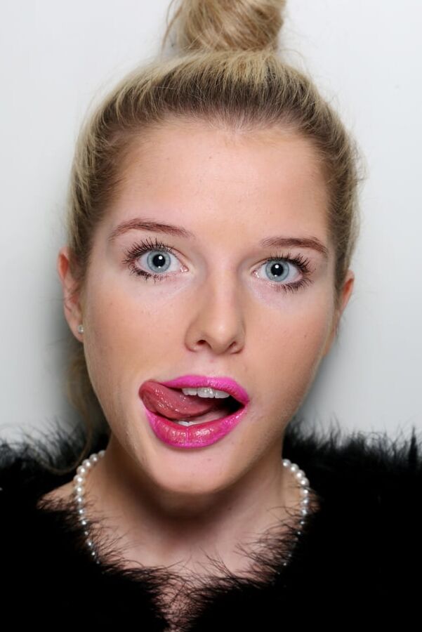 Slutty Celebrities for Cum and Comments