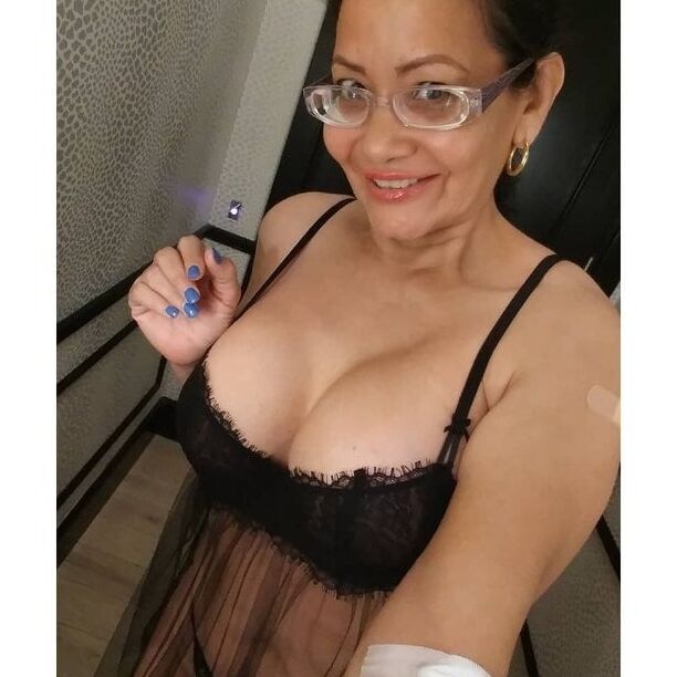 Tia madura goloza