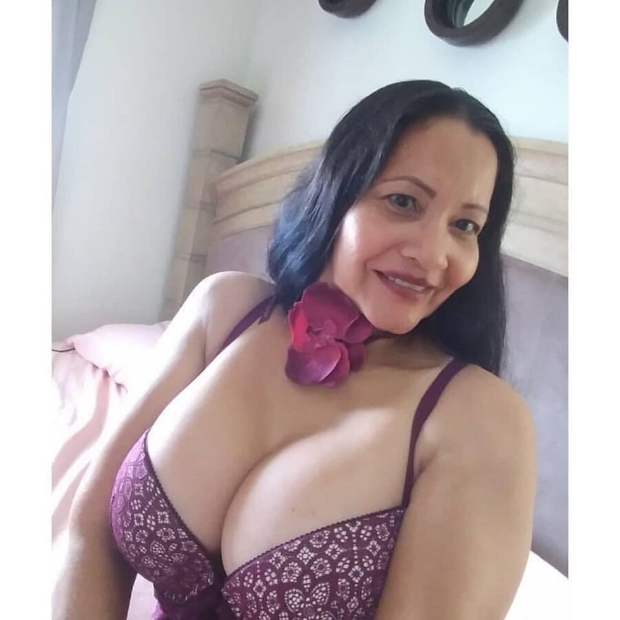 Tia madura goloza