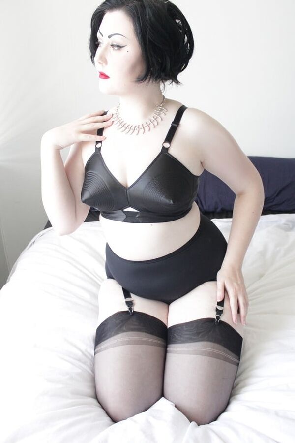 Sexy curvy Pin-up