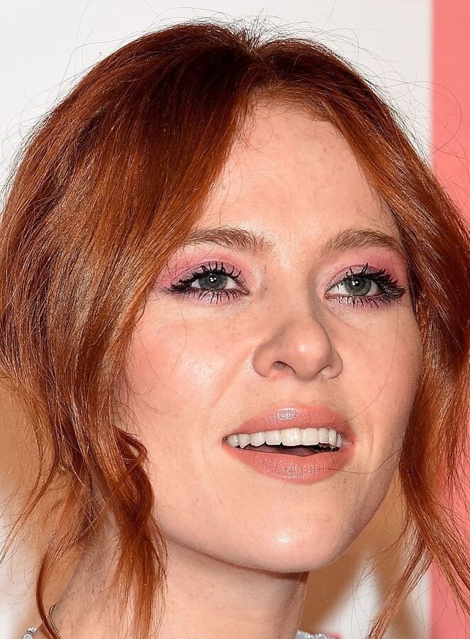 Slutty Celebrities for Cum and Comments