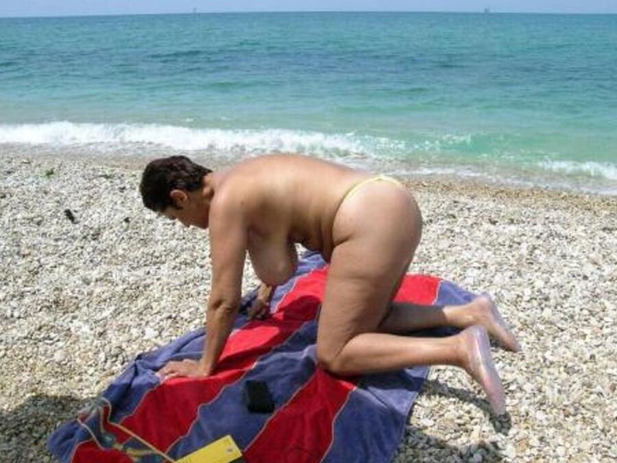 HORNY NUDISTS