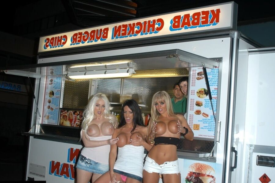 Flashing Girls Outdoor