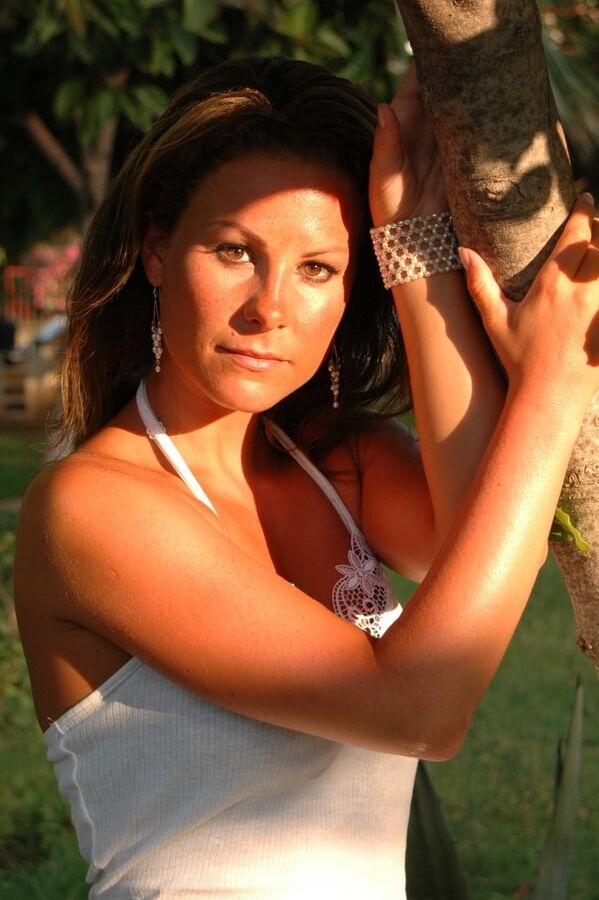 wife brune nude exposed