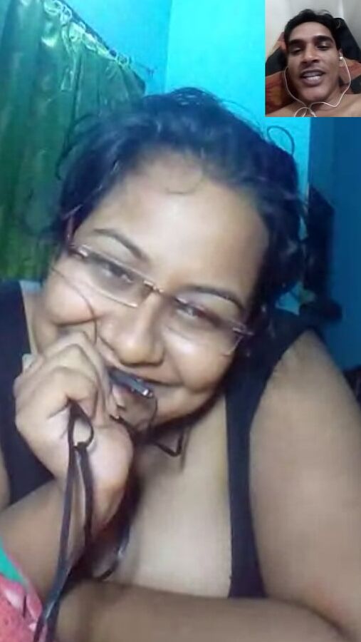 Desi Bangla Big boob mature women nude chats with secret bf