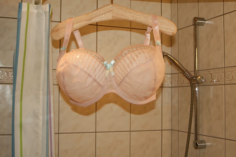 Lauren, I Cup bra size