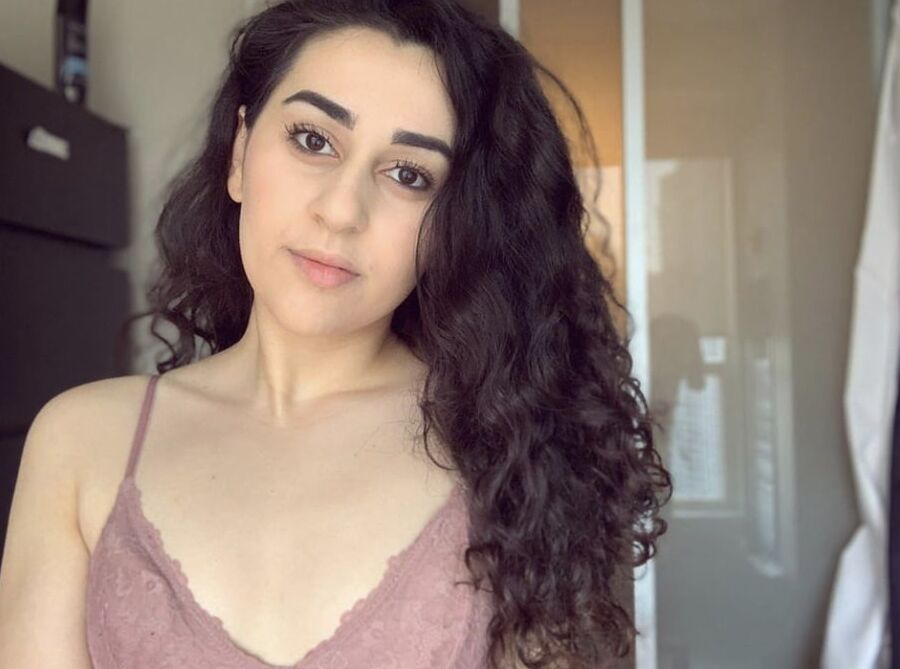 Sexy lebanese living in America (non pron)