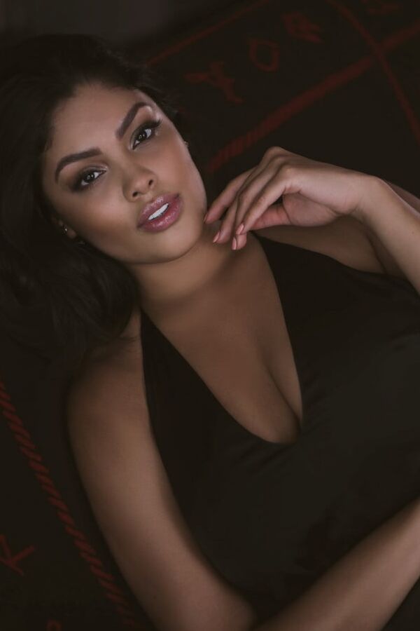 Gorgeous Babe Jocelyn